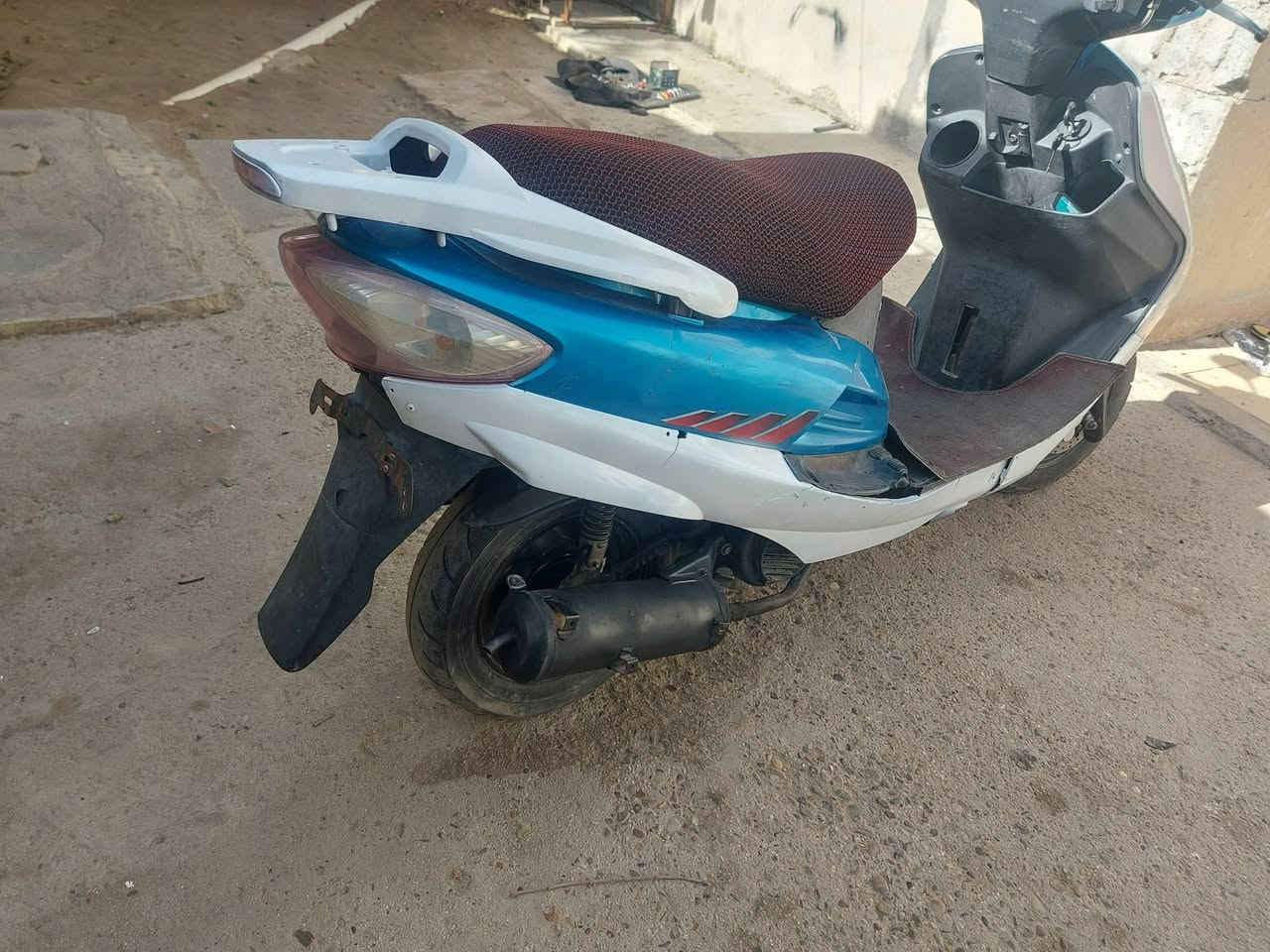 بسم الله 
للبيع سايم ابو عيون شغال سعر 230 الف تعال افحص واقتنع لا تكلي شبيه مابيه   افحص وشوف بعينك...                   للتواصل على رقم ***********
