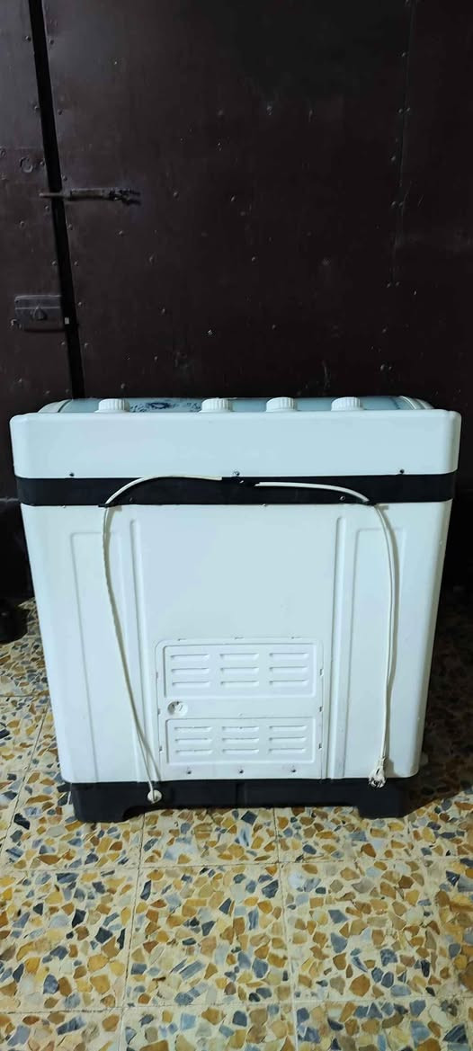 للبيع غسالة نوعيته (انتر ناشينال) ✅
الحجم 12 كيلو 
كلو شغال وشرط. وشرط النظافة 💯
السعر 85 الف 
مكاني موصل ايسر حي عدن 
للتواصل خاص او واتساب او *********** موصل, نينوى
