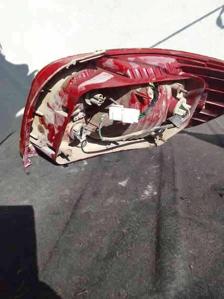 السلام.وعليكم بك لايت.كياريو.جه.الايسار..اصلي للبيع.السعر.20الف.بي مجال
