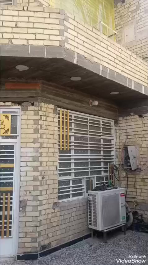 سلام عليكم بيت جديد 150متر شارع عشرين بل نهاية عل يدك اليمنة يحتوي عل ستقبال كبيرة 7في 4وستة غرف نوم  هذة رقم *********** كل الخدمات تبليط مجاري امي كهربا سند 25زراعي
