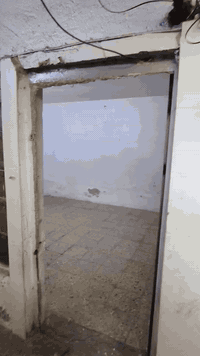 دار تجاوز للبيع او للايجار
سعر البيع ١٨ وبي مجال
سعر الإيجار 200
بي غرفه نوم و مطبخ و حمام وطرمه جبيره مسقفه
العنوان الامين الثانيه خلف 50 دار قبل الصعده الاولى مال السده مقابل مطعم الجوعان
***********
