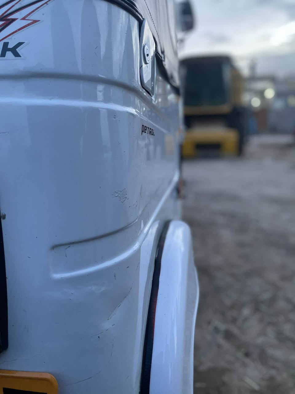 سلام عليكم تكتك للبيع موديل 21 شهر 9 رقم وسنويه ذي قار مكاني ناصرية خاص مقلق  للاستفسار ***********
