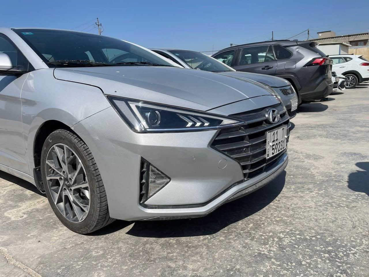 النترا ٢٠٢٠ خليجيه وكالة GK ماشيه ٤٥ الف كم بدون حادث بيها الدعاميه الاماميه مصبوغه فقط اثر كسر و شخوط 
السياره بصمه و سلايد و حساس خلفي كشنات مخمل رقم بغداد مكانها الدوره ابو طياره
موبايل : ‭0770 780 3616‬
السعر ١٥٥٠٠ $ و بيها مجال بغداد, العراق
