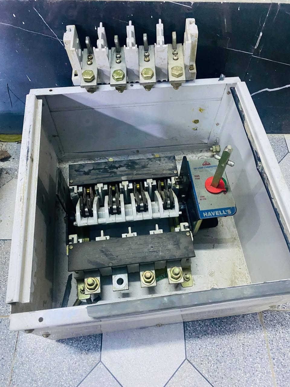 جوزه اهيه وسركتها 225انبير سعرها 125وبي مجال
سركت قديم سعره 25وبي مجال
جوزه تحويل سعرها 80
رافعه سعرها 30
خلاط سيراميك 15
مفرغه 15
مكان بصره 
***********
