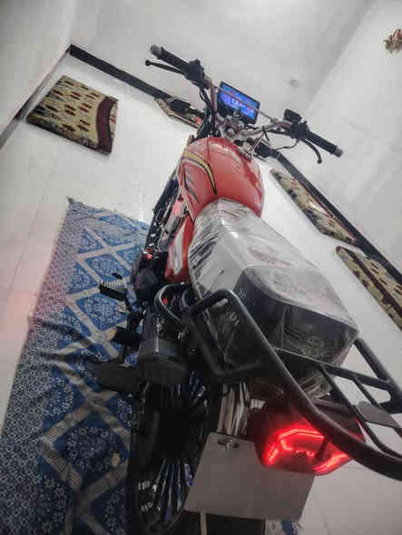 سلام عليكم 
لبيع سيفان موديل 2025 دراجه جديده اي نقص مابيهه بيه سويجين وبصمتين واوراق مال معرض  

كهربائي شغاله كلهه السعر 875 وبيه مجال  

مكان ديالى  

الرقم ***********
