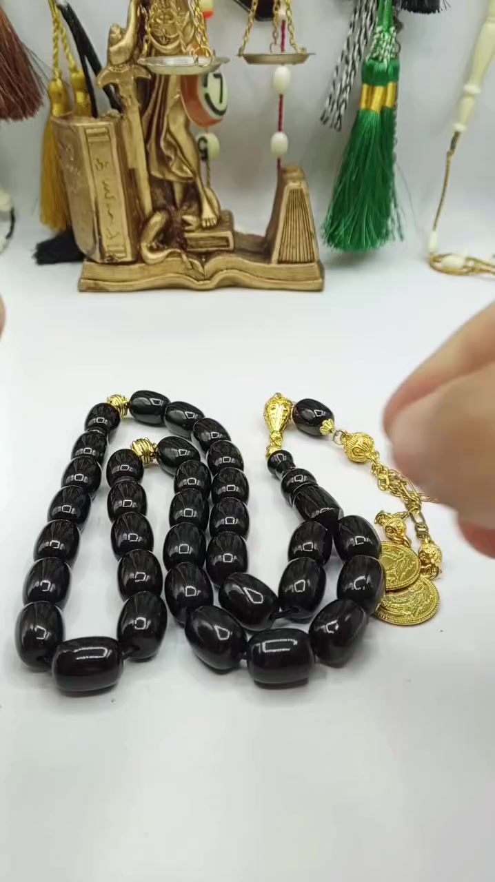 ..لعشاق القطع الشبابية المميزة محمول يومي.
..قطعة من السندلوس الاسود الكتم..كصة برميلي 

..جراخة يدوية .. موانتكة شاهد وجة بومة.

..كركوش وفواصل انتيمون مطلية بماء الذهب.

..33..خرزة ..بوزن 68..غرام.

..قياس الخرزة..14..ب 12..ملم. 

..المهتم يتفضل خاص ويدلل ..


**إذا كنت صاحب هذا الإعلان وتريد حذفه لأي سبب، رجاءا أرسل رسالة إلى الدعم الفني**