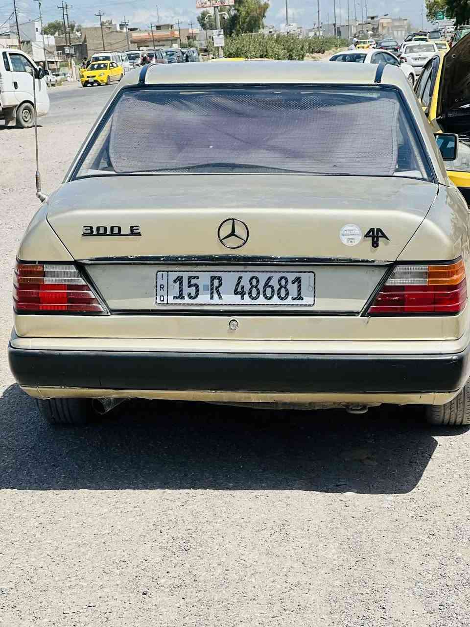 سلام عليكم مارسدس دب موديل٨٧ كير ومحرك بطه ٢ونص شرط تخم تاير جديد غرفه جديده طخم جاهز السياره كامله ع آخر حبايه شرط الوكاله والتحويل باسمي اني الشرعي وترهم مراوس حسب القناعه مطلوب عليها 55وبيها مجال عنواني الموصل ***********
