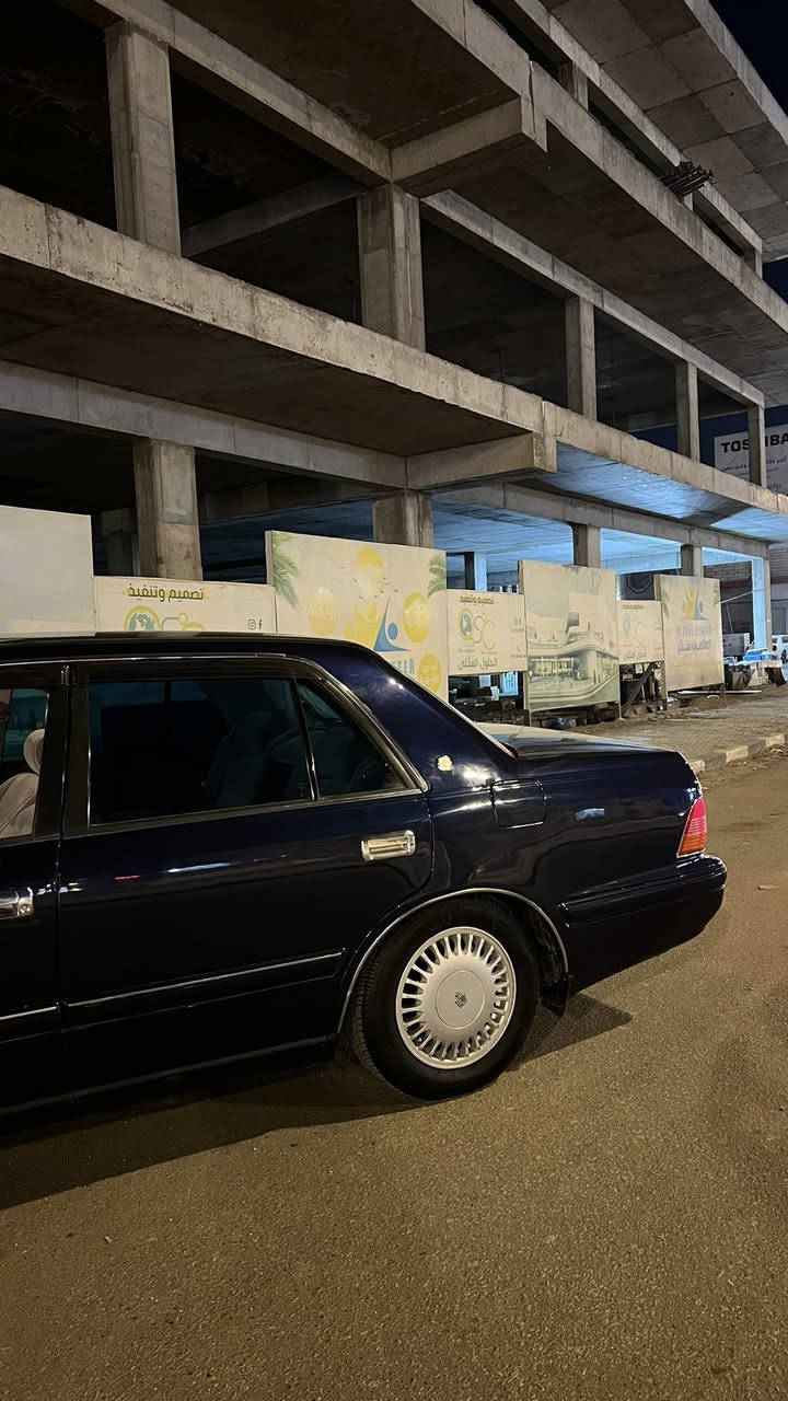 تكم 2000 شاصي 51 2500 الاقتصادي 
بالكارتون مكينتها  وگيرها 
حدادية جديدة 
تخم تاير 
تبريد ثلج 
خمس دكم 
شاشة ليزري 
كشنات خلفية مساج هزاز 
بيها تعديل بالجاملغ الخلف السايق بسيط كلش بس وشغل يخبل 
منضومة زنون بيها  
كركوك كاملة وصاعدة هزة 
مدفوع كمرك وضريبة وقرصها بيها كاملة باقية بس على فلوس الرقم قرار السيارة *********** ب115 وبيها مجال
