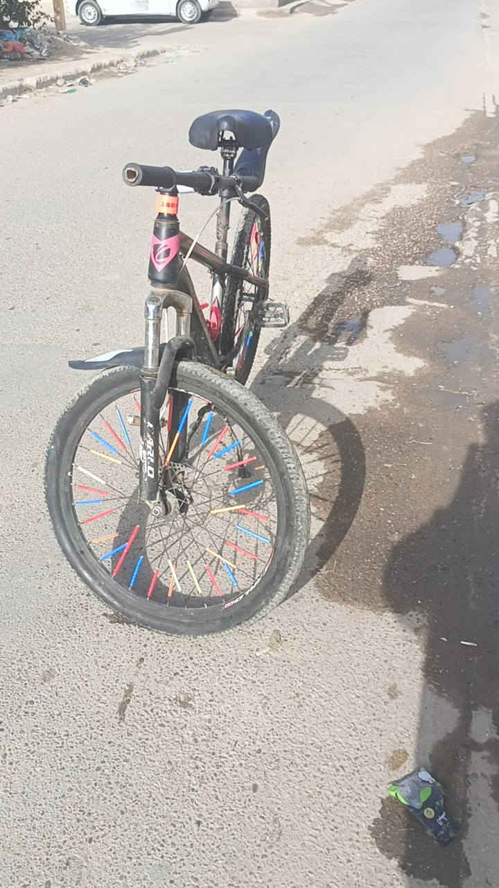 سلام عليكم بايسكل جبلي حجم 24
للبيع عيبه ويل خلفي بي عواج للتواصل ***********
