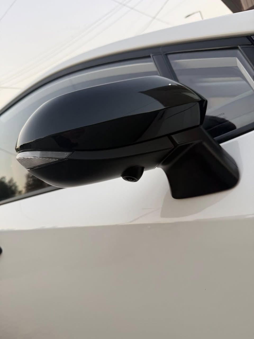 السلام عليكم السعر بنهاية الشرح موجود اخوان كورلا للبيع فقط اصل GR اخوان السيارة 4 كامرات حتة بالمري كامرا ورادار والكشنات مختومة كلها جي ار  اصل لا تلزيك ولا مختمه ولاشي ويل17 موديلها 2025 ماشية 13 الف باسمي شخصيا موجودة بمنطقة زيونة اخوان السيارة كفالة عامة ماعدا طعجة صغيره مصورها بداخل المنشور اخوان السيارة سعرها 168 ورقة ومجالها بسيط جداً والسيارة اخذتها 26  مليون من جان الورق ب140 كملت عليه ب184 ورقة وهسه اكثر سعرها واسف على الاطالة ***********
