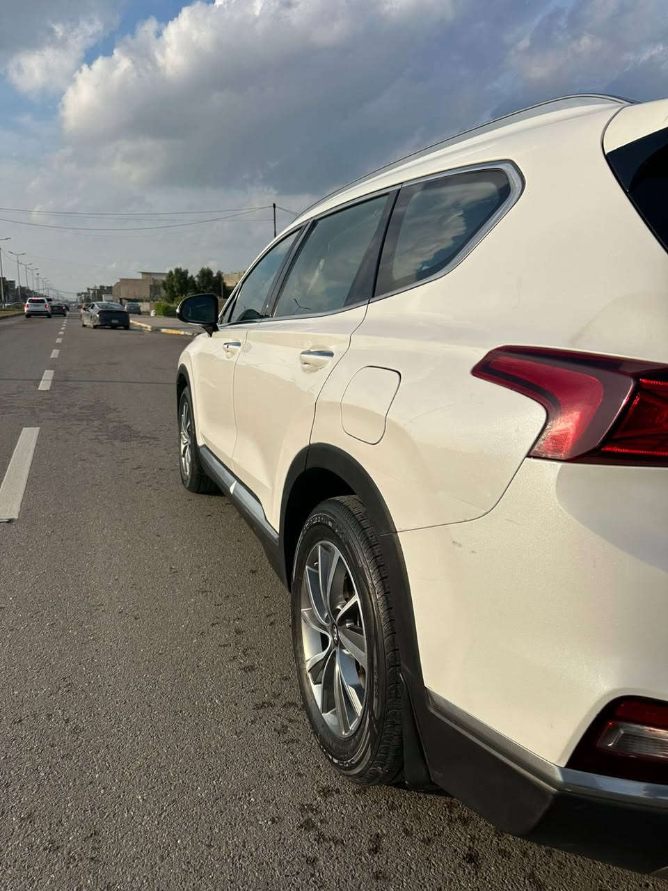 : “السلام عليكم، سيارة سنتافيه موديل 2019، (خليجي)4 سلندر، مكينة 2400، السيارة بها حادث بسيط، بنيد، تبديل أصلي، وبها ملاحظات بسيطة عند المشاهدة. ولتفاصيل أكثر، اتصل على هذا الرقم ***********
السعر 155 وبيها مجال بسيط
