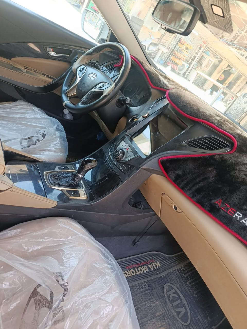 � للبيع: هيونداي أزيرا 2012 (Hyundai Azera 2012)

✅ موديل 2012
✅ فول مواصفات
✅ محرك V6 سعة 3.0 أو 3.3 (حسب الفئة) مع جير أوتوماتيك 6 سرعات.  
✅ فتحة سقف
✅ داخلية جلد
✅ حساسات أمامية وخلفية
✅ كاميرا خلفية
✅ تشغيل بصمة وستارت
✅ تبريد ممتاز ومكينة وجير بحالة طيبة
✅ السيارة استخدام يومي وجاهزة  ثلث قطع صبغ اصل خليجي بغداد, العراق


**إذا كنت صاحب هذا الإعلان وتريد حذفه لأي سبب، رجاءا أرسل رسالة إلى الدعم الفني**