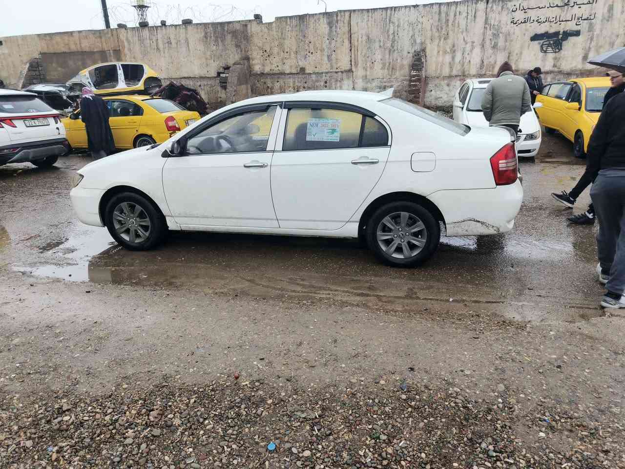 السلام عليكم  ليفان 2013
سنويه /29 
رقم /نينوى 
كربون/بيها 
 بيها  معجون شبر يم قبق البانزين وشبر بل جملغ الكدام ول بودن اشويه
ترهم معرض او بيع  
رقم/*********** بي واتساب
