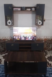 ميز شاشه مع رفوف مع طبله وسطيه للبيع لاتصال على رقم 07826818183