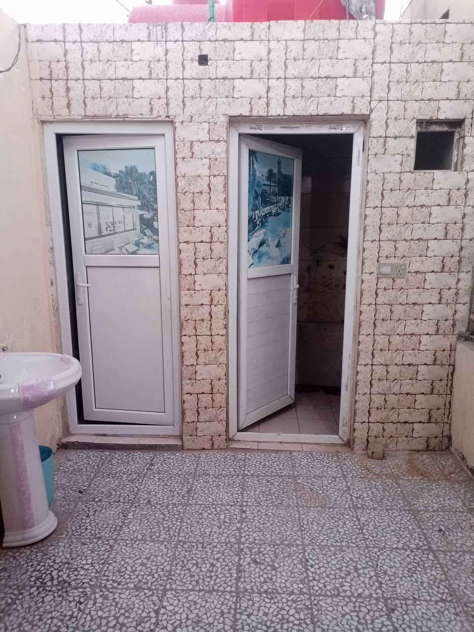 دار للايجار حي المكرمه شارع 15 قرب مدرسه الخليج 
المساحه 140 متر
غرفتين نوم صاله استقبال مطبخ صحيات داخليه وخارجيه 
سعر الايجار 350 الف 
مقدمه 3 اشهر
 للستفسار مراجعه عقارات ابو مصطفى العبودي  *********** مصطفى العبودي
