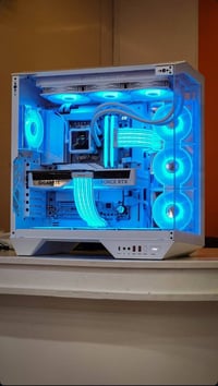 كرت RTX 5070 Ti • Ryzen 7 7800X3D • مونيتر 27 240Hz