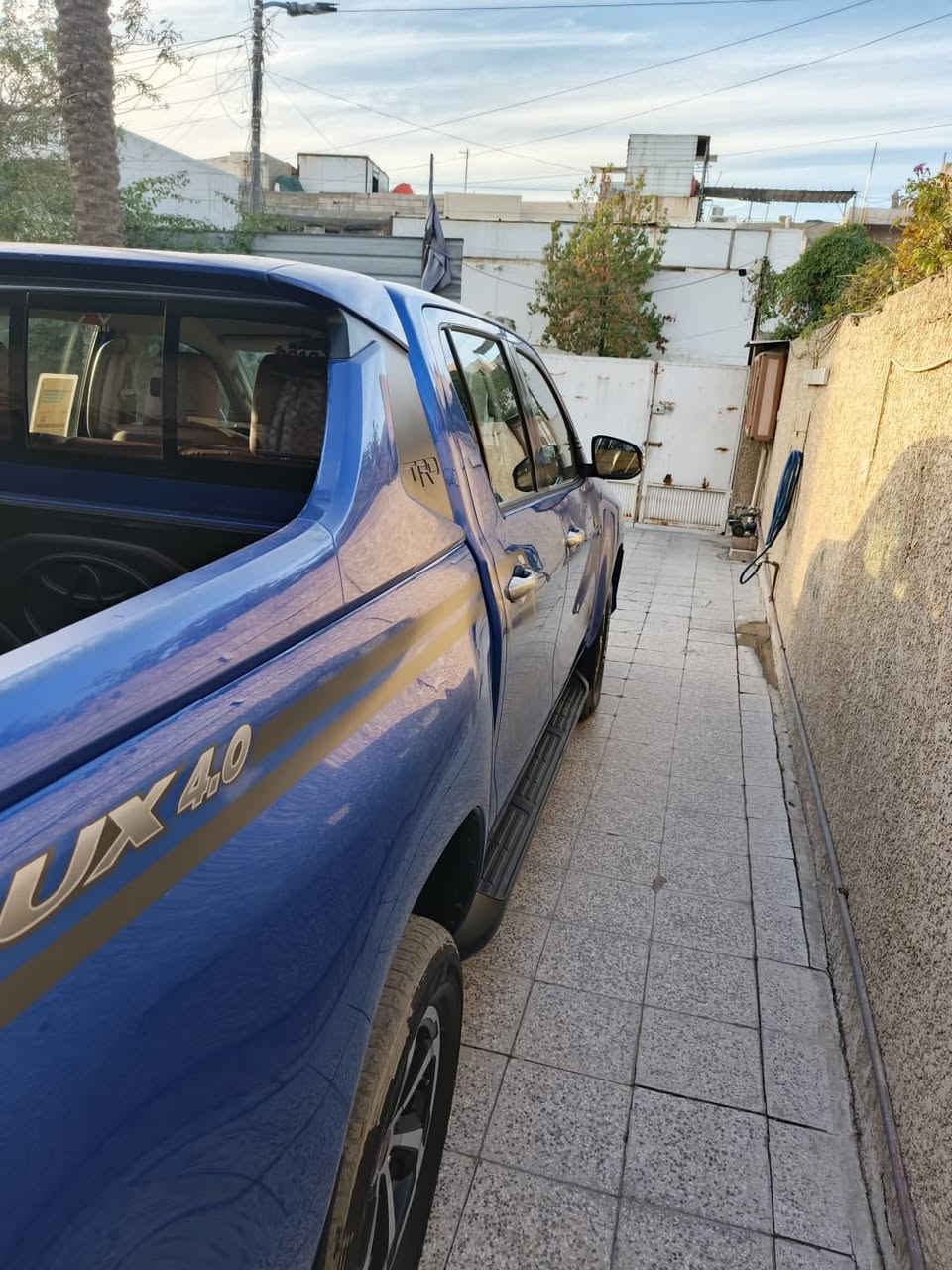 رقم بغداد 
سيارة تويوتا فور ويل 
موديل (2019)
سيارة كفالة عامة
ماشية 120 الف كيلو
والسيارة تجي بصمة
كامرات خلفية 
السعر 3 دفاتر وبيها مجال
للتواصل والاستفسار
***********
