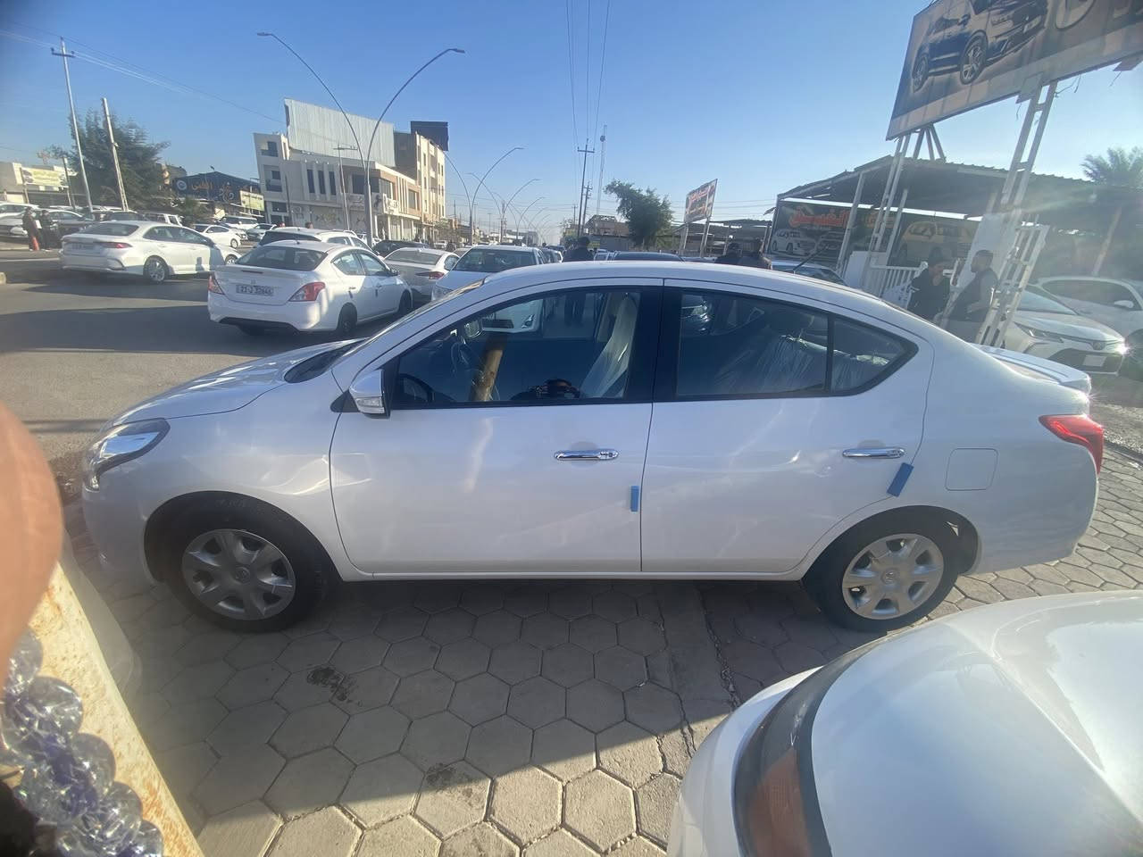 السلام عليكم 
اخواني 
نيسان سني 
الموديل (2024)
كفاله من جكت الابرا 
ماشيه (20) فقط 
الموصفات 
شاشه عاليه تاب 
كأمره دواره 
تبريد قطعتين 
مري شفط 
اشاير بل مري 
تحكمات فول 
جديده بوضع الشركه
هزه وفحص ورقام كله جديده
عنواني الأنبار الرمادي 
السعر (125)
***********
