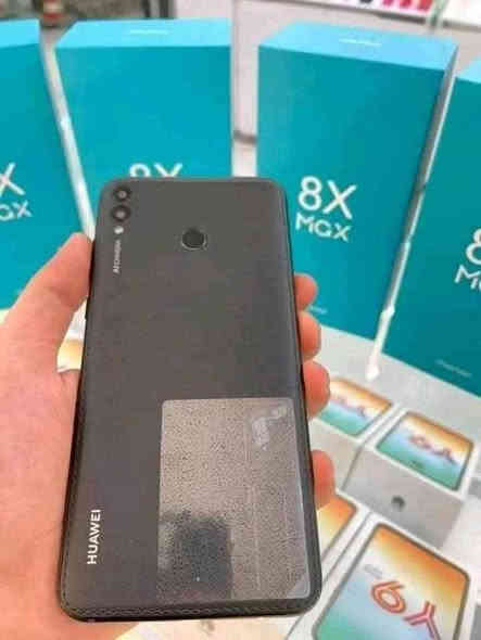 عروضنا ماتخلص واليوم خميس وصلي على محمد وال محمد 
هواوي y max  بسعر 75 الف 
هونر 8x max  بسعر 85 الف
اكبر شاشه مع جهاز راقي 
 بالتالي: 
شاشة كبيرة:
بحجم 7.12 بوصة، مما يوفر تجربة مشاهدة واسعة. 
بطارية ذات سعة عالية:
تتيح للمستخدمين 
مساحة تخزين كبيرة:
256جيجابايت مع 8 جيجابايت من ذاكرة الوصول العشوائي (RAM)، وبطاريه 5000كل هذا جهاز اصلي بيه ضمان جمله ومفرد 
‏‪بغداد زيونه ربيعي مقابل مول دريم ستي 
اذا اتاخرت بالرد يرجى مراسله ع واتساب  أو اتصال 
***********
*********** بغداد
