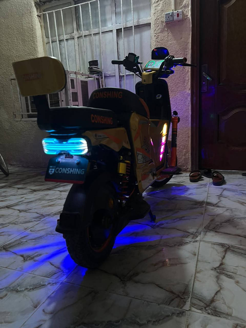دراجهX900 نطيفه بس الماشه معوجه بطاريت كظيفه كهربائيات كله شغاله السعر 350 وبيه محال***********
