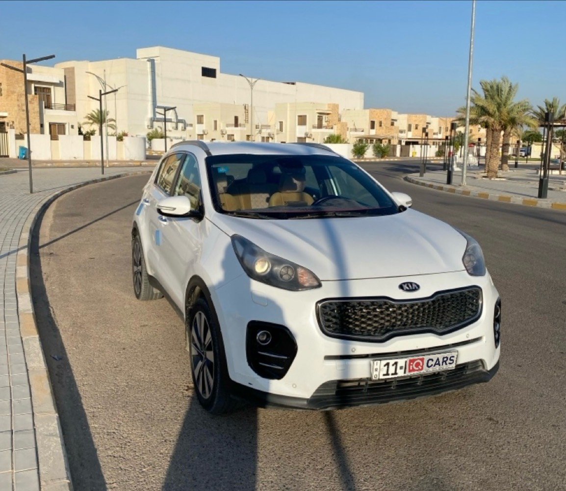 السلام عليكم 
سبورتج موديل 2018  خليجي رقم بغداد باسمي رصعات وخدوش حسب السونار مكفولة من الضربه والصبغ فول عدا الفتحةبصمة تشغيل وابواب ومقاعدجلد وجنطة كهرباء  ذكية تفتح عند الاقتراب ومري شفط ونظام ترحيب وفتحتين تبريد ومناخين حساس امامي وخلفي وكامرة وشاشة  ومثبت سرعة وبعد مواصفات مكينة 2000دوش ماشية 85000 كم رقم الهاتف ***********
السعر  189$ وبيه مجال