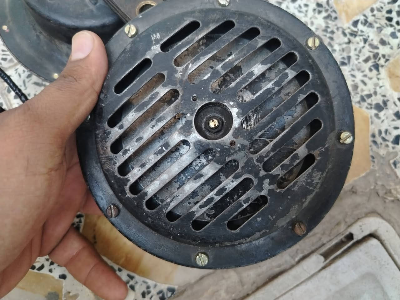 هورنات جنح للبيع الموقع بغداد مدينه الصدر ***********
