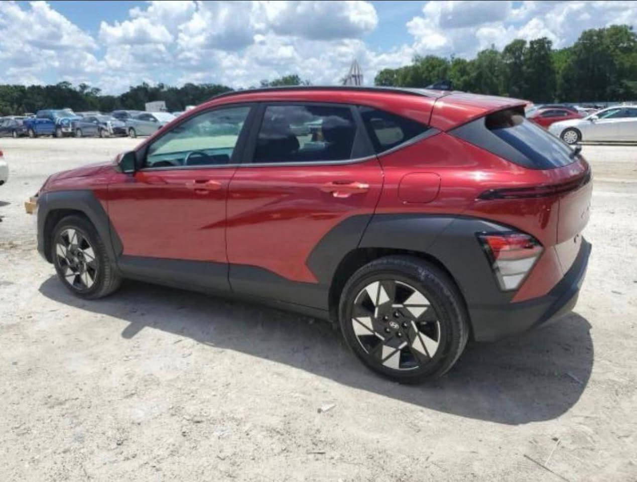 السلام عليكم للبيع فقط بدون مراوس 
هونداي كونا 2024 

ماشية (22) الف فقط جديده بوضع الزيرو  مرقمه اربيل تحويل وكاله مضمون حادث كلش بسيط نص باب مصبوغ فقط ايرباك برده بدون اي نقص

""مواصفات 
بصمة تشغيل
وبصمة ابواب
كاميرة دواره
تبريد قطعتين امامي وخلفي
شاحن لاسلكي 
ويل كب كروم
كشنات كهربائي
مصابيح LED أمامية.
مصابيح LED خلفية.
أضواء ضباب.
أضواء LED ساطعة خلال النهار
نظام الدخول الذكي.
نوافذ كهربائية.
محرك 2000 دوش
مداخل تايبسي
حساسات خلفية لصف السيارة
نظامي  Android Auto و Apple CarPlay.
نظام الملاحة GPS.
اتصال Bluetooth.
اتصال USB.
نظام تثبيت سرعة ذكي.
تشغيل المحرك عن بعد.
نظام تثبيت السرعة.
العنوان بغداد العطيفيه

للأستفسار *********** 

السعر 185 وبيهة مجال بسيط
