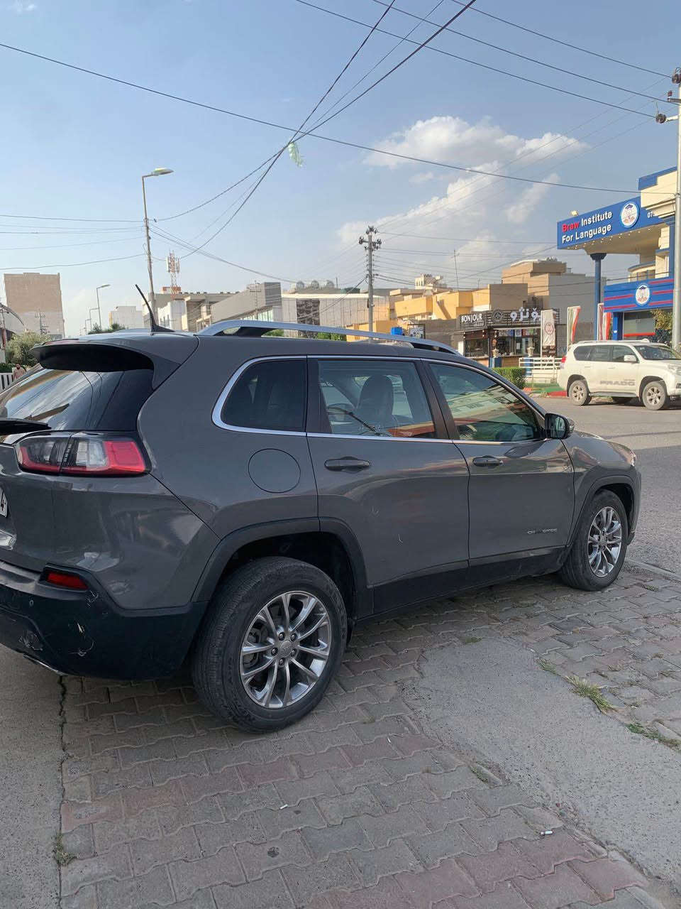 jeep cherokee  2020  
       
فوول دەبل اکسل ، بێ سلایت 
مەکینە ٦ پستۆن 3.6 کەپس 
ڕەقەم و سەنەوی نوێ 
ڕۆیشتن / 68 هەزار میل 
٦ پارچە سبوغ بێ ئێڕباگ 
جەمپێکی پێشی هەیە 
کەمەک بەدەنەی گرتیە 

نرخ / 119$
*********** أربيل, العراق
