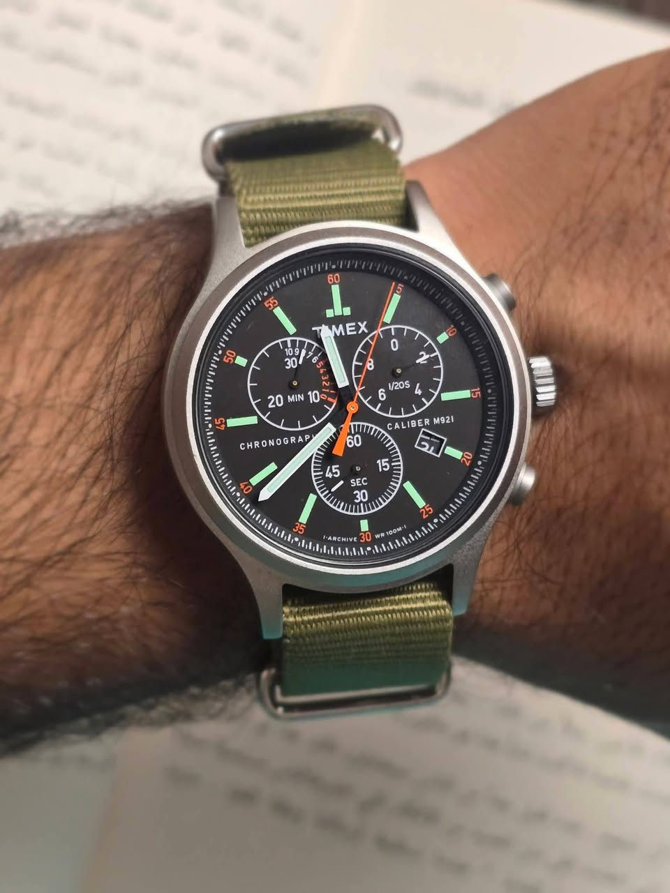 تايمكس كرونوغراف
جديد 
سناتر شغالة 
انارة داخلية 
منفذ يومي
100 متر ضد الماء 
***********
