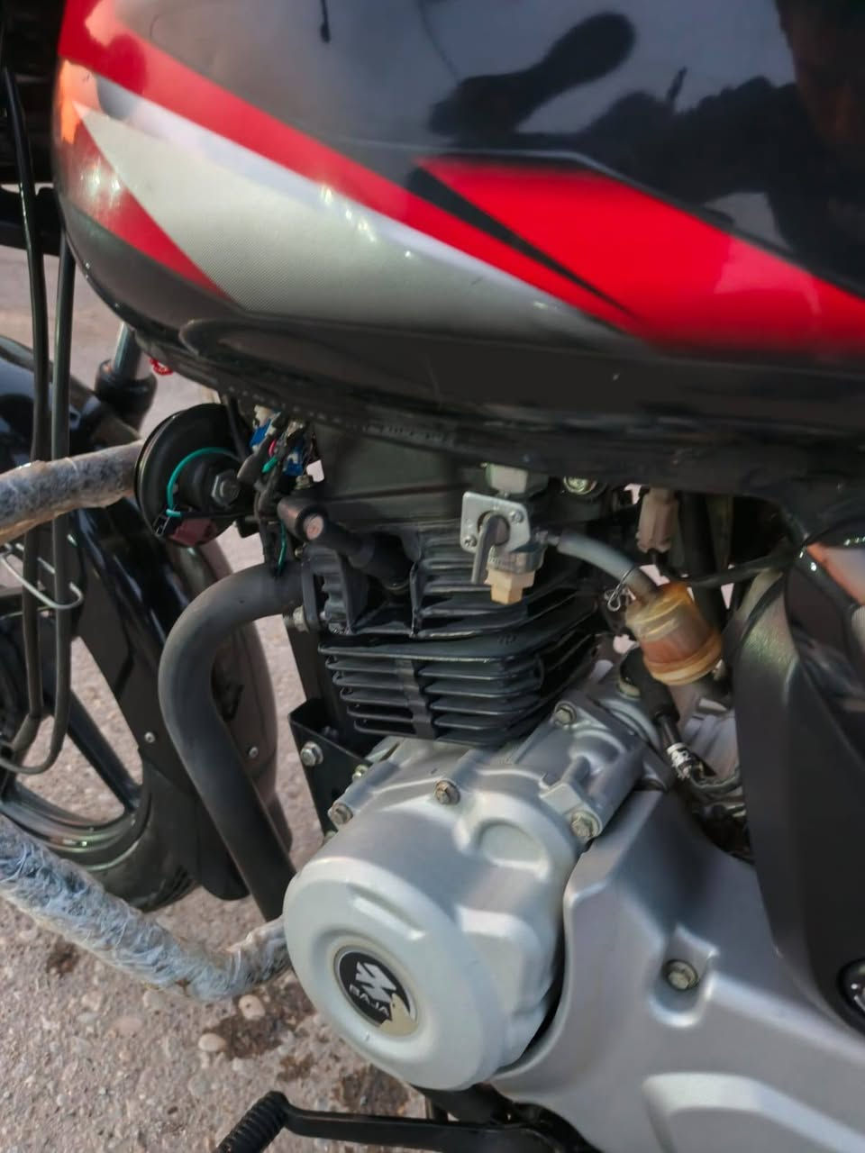 السلام عليكم اخوان دراجه بوکسر مرقمه لوحات نكليزي للبيع مديل 23 الدراجه جديده ماشيه 5 الف وقابله لزياده الدراجه مكفوله كفاله عامه جديده لك بعدهه الشراي يتصل ويدلل *********** مكاني ديالى بعقوبه جسر خرنابات
