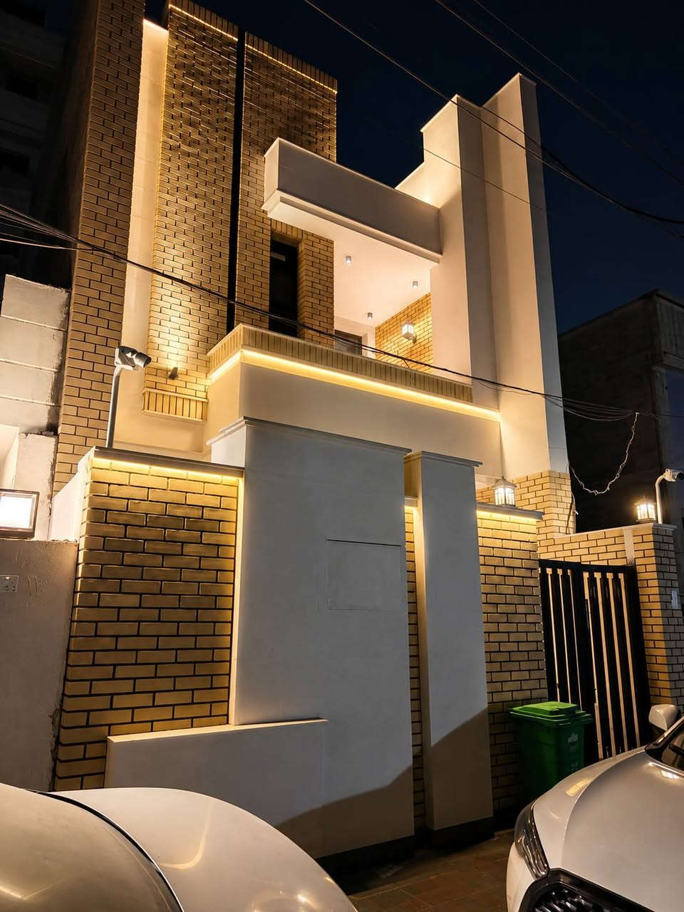 اللهم صلِّ على محمد وآل بيت محمد 🌹

🏡 بيت سكني للبيع – أبو دشير شارع خط النفط (دور النفط) 

📐 المساحة: 100 م² واجه 5 نزال 20

✅ يقع في منطقة هادئة ومخدومة.
✅ تتوفر جميع الخدمات الأساسية (الماء والكهرباء).
✅ موقع مميز وقريب من الشارع الرئيسي والخدمات.
✅ مناسب للسكن للعوائل التي تبحث عن بناء حديث مودرن

ملاحضة : الحلو بهذا البيت مشتغلينه انارة ليد يعني تتحكم بقوة الضوء الخارجي للبيت شغل حديث ودرجة اولى 

📞 للاستفسار ومعرفة السعر والتفاصيل يرجى التواصل على الخاص أو الاتصال على الرقم : *********** ... محمد الحمداني 
 
او

( توصلك على الخاص التفاصيل حول الموقع والسعر ارسل كلمة : تم )
