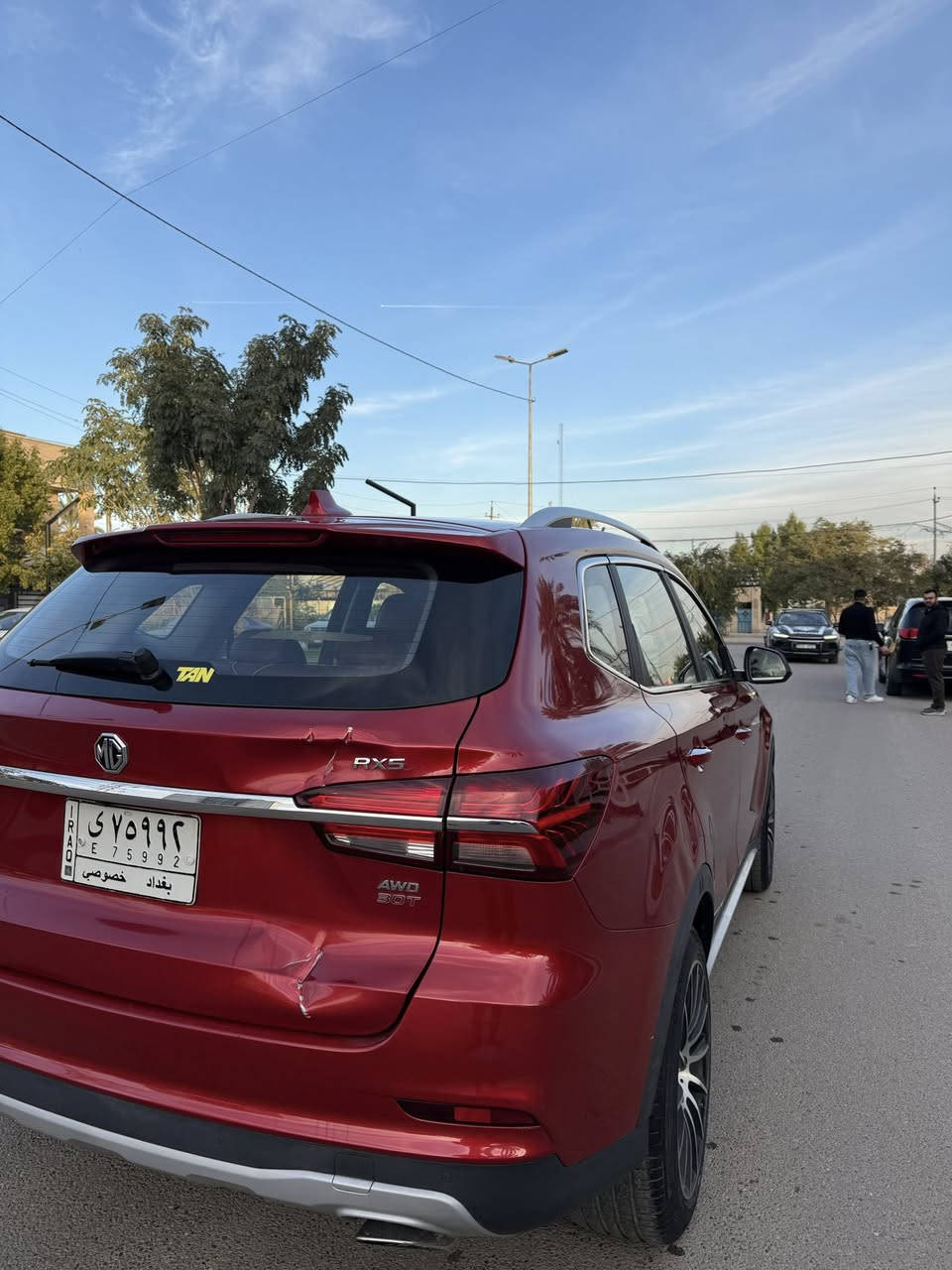 سلام عليكم
ام جي موديل 2021 
مابيه. صبغ فقط بارد وبيه طخه بل صندوك
ماشيه 67
بنورما 
وبصمه
حساس خلفي 
داخل احمر 
تبريد خلفي
صندوك شفط
مكانه الحارثيه او حي العدل
***********
120 وبيه مجال بسيط
