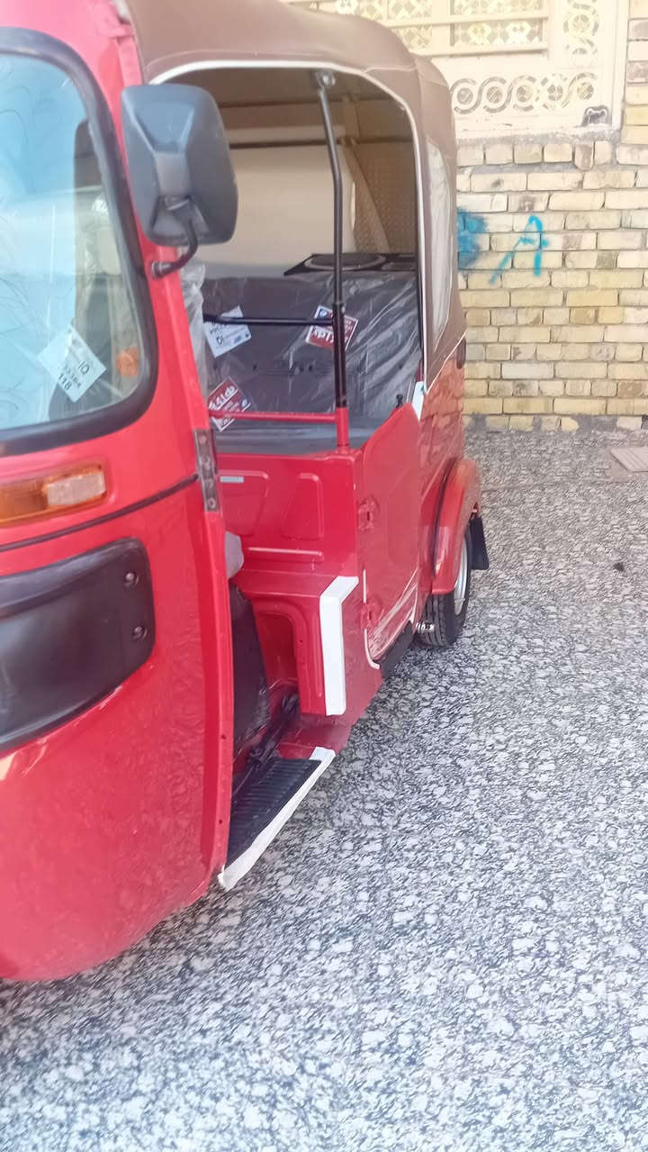 اسلام عليكم تكتك ٢٢ سنويه
التكتك كفاله عامه مكينه كفاله شرط فحص 

الكشره كفاله ماعده زلوغ كلش بصيطه 

دوشمه مسجل مظخم تخم تاير 

تراي زيرو 

التكتك مال جناي الله شاهد 

المكان المجر الكبير 

السعر ٨ و ٦٠٠ وبيها مجال قليل للشراي 

الاستفسار ‎***********
