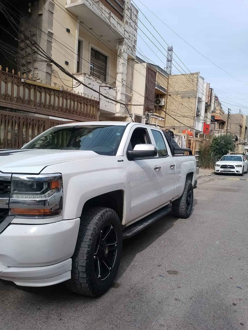 (بيع او مراوس)                                    سلفدور 17خليجي مكينه 4300   6سلندر اقتصادي السعر 190وبيها مجال معلايه 6انج بيها مكانات صيغ اثر شخط  ستوته وسونار سياره  موجود بلمنشور جاهزه كير مكينه تبريد صدر خير من الله مكان السيارة  بغداد ***********
