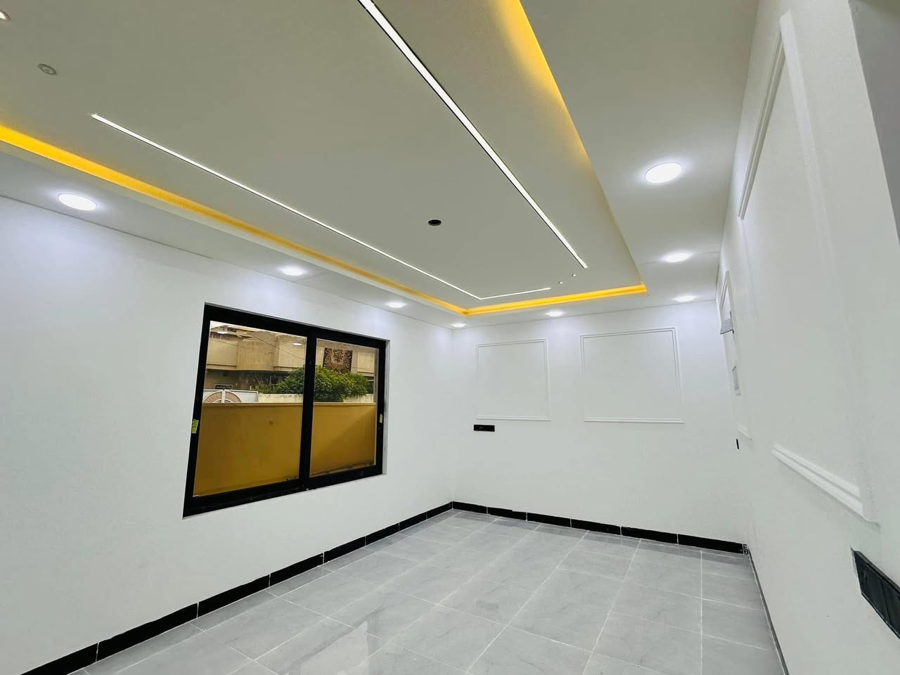 بسم الله الرحمن الرحيم 
#عروض_مكتب_البرج_الذهبي_للعقارات
متاح عقار للبيع في حي النور قرب ملعب كلاسيكو 

مساحه 100 م 
واجهه 10م 
بناء حديث فول تسليم فوري مفتاح قيد الانشاء 

طابقين 
الطابق الاول 
غرفة النوم هول استقبال مطبخ صحيات 

طابق الثاني 
3غرف نوم صحيات 
نضام دكتات نضام سبالت 
للاستفسار او مراجعة المكتب العنوان موصل الايسر سائدين الاخاء مقابل جامع الله اكبر 
***********
***********
