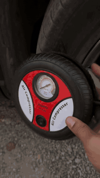 ما تحتاج توقف عند البنجر بعد اليوم 🚗💨

منفاخ هواء السيارة العملي بشكل تاير، حجمه صغير وقوته كبيرة!

ينفخ الإطار خلال 5 دقايق فقط ويوصل بكل سهولة من ولاعة السيارة 🔌

فيه مقياس ضغط دقيق + 3 رؤوس مختلفة لكل الاستخدامات ⚙️

يناسب السيارات، الدراجات، الكرات وحتى الألعاب المطاطية 🎯

خفيف وسهل التخزين داخل السيارة لأي حالة طارئة 👌

راحة وسرعة وأمان في منتج واحد 💪

للحجز🔴🔴((***********)) 🔴🔴
