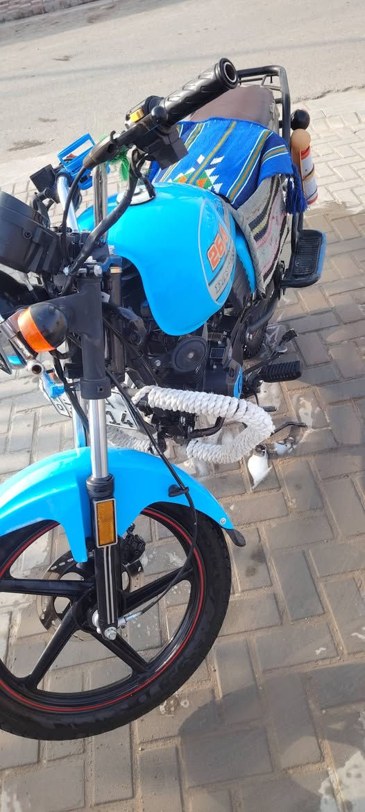 السلام عليكم اخوان دايوان موديل 23خوان مكفولة كفالة مرقمه رقم كربلاء عامة الدراجة كلشي مابيهة شغالة كلهة استعمال شخصي  الدراجة السعر 2500 وبيهة مجال الاستفسار ***********  اتصال واتساب متوفر  العنوان كربلاء  حي السلام قرب المحطة الغاضرية
