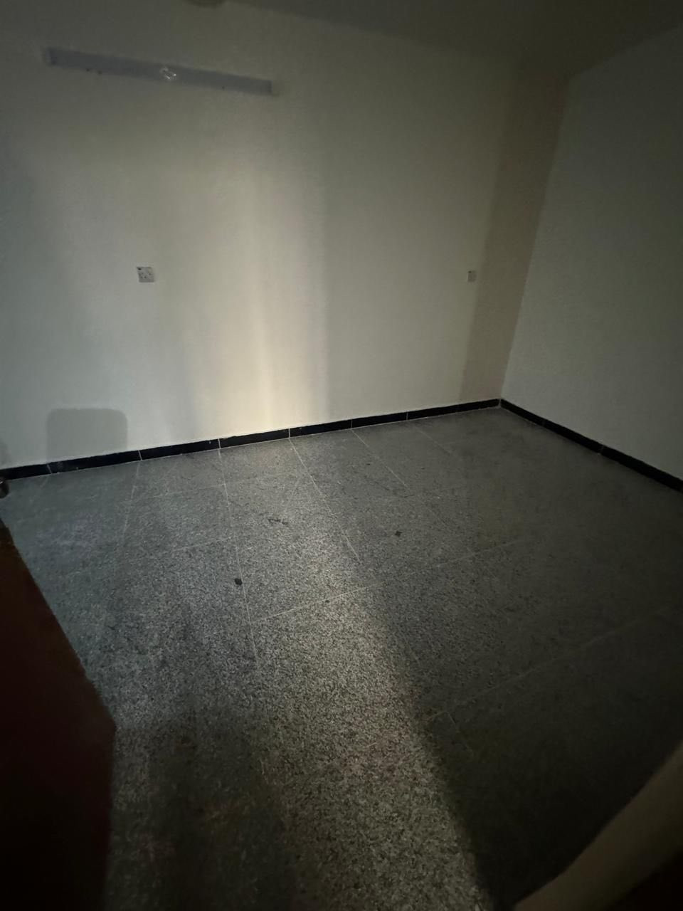 130متر 3نوم مربع شاكر عبود خدمات 2مطبخ صاله كراج للاستفسار ***********
