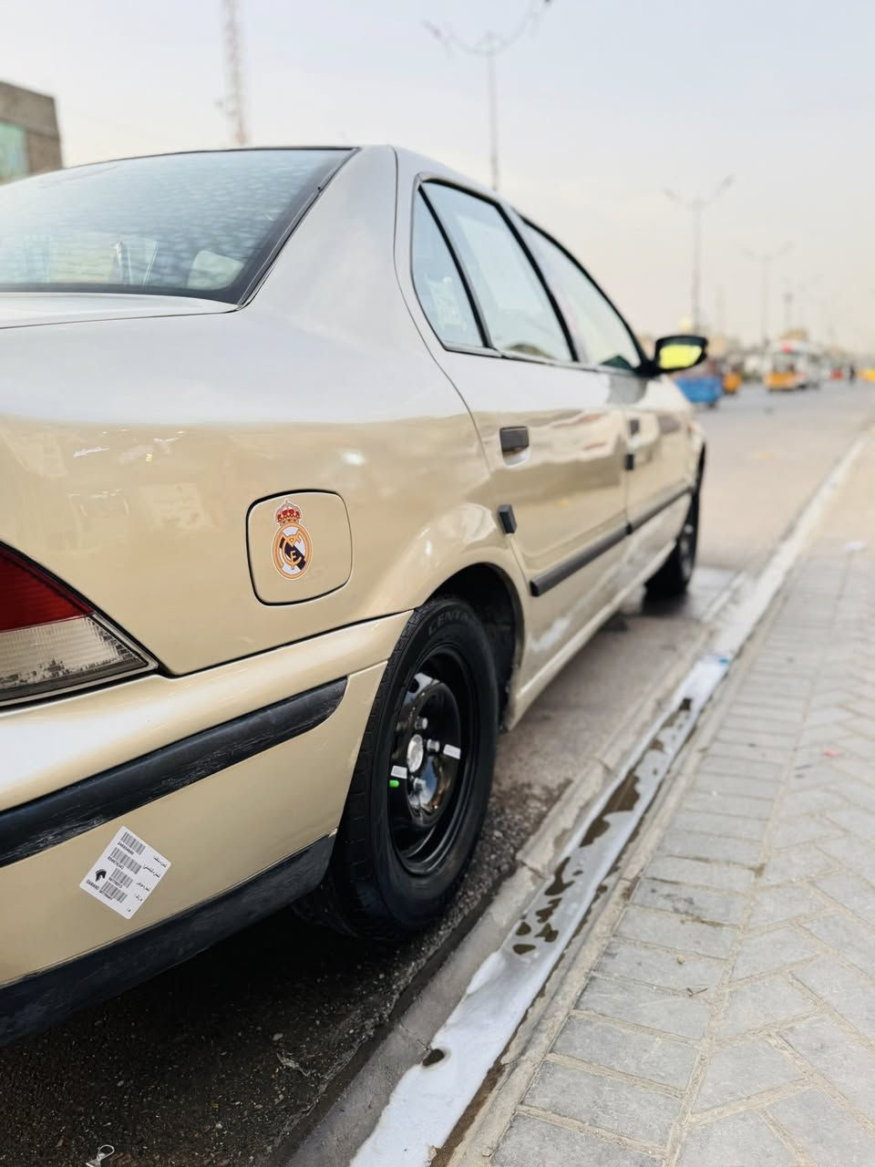 السلام عليكم  بيع مستعجل !! 
سمند 2009 بيها مكانات صبغ اثر جراد 
ولباقي خير من الله 
كير ومكينة شرط الفحص
تبريد ثلج 
صدر جديد 
دواخلها تخبل 
مكاني مدينة الصدر 
***********
