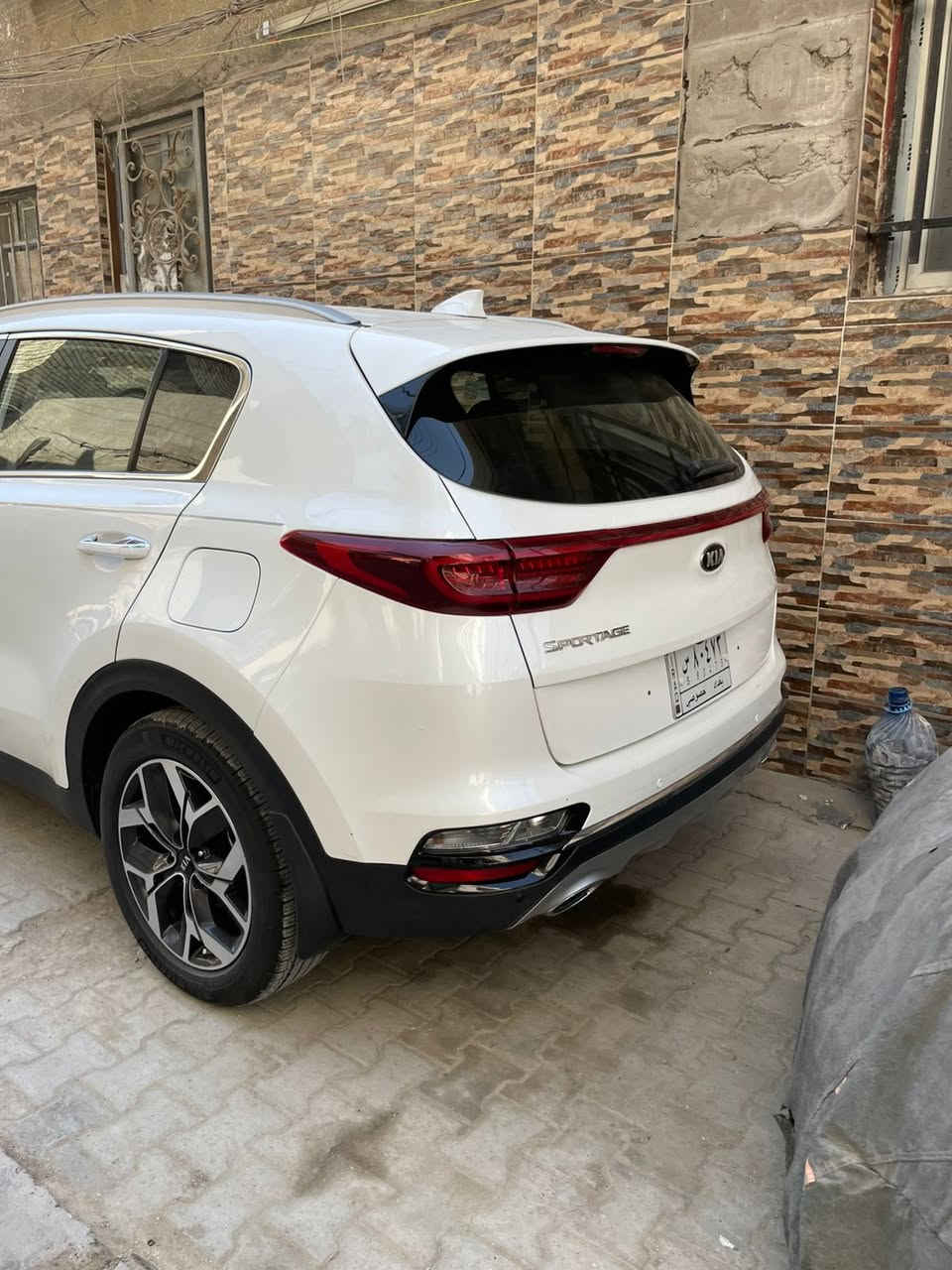 السلام عليكم كيا سبورتج موديل 21 وارد أمريكي 
رقم بغداد 
مواصفات السيارة 
بصمة تشغيل 
بصمة أبواب 
جنطه كهربائيه 
رادارات 
كشنات جلد 
شاشة كبيرة 
محرك 2400 
ماشيه 38 الف 
حادث السياره تبديل جنطه وتعديل بارد بنيد بدون صبغ السياره 

موقع السياره بغداد الوشاش 
مكلف بل نشرالاتصال مع صاحب السيارة 
السعر 175 

0774 499 9188‬
