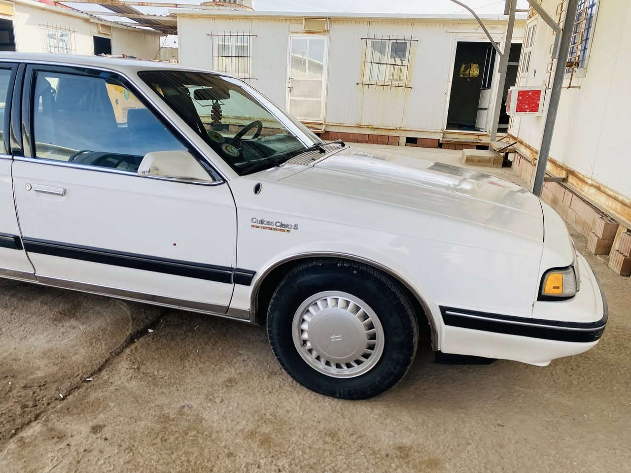 لسلام عليكم 🫡 
اولـدز موديل 1990 كلشي بلادي شركة ماشية 200 الف 
صبغ فقط جنطه ونص القمارة لجمالية لا خياس لا ضربة سياره تحفـة محرك لاتبخير ولا تنقيص شرط الأوفر ع 70 ،80 يعد شلعته تشك الگاع كلشي بيه مكفول على وضع شركة يعني بلادي من امه 🫰😌 .. تايرات تخم جديد  دبل فيت بم غرفتها جديده جديده 💯💯%كهربائيات كلها شغال ابواب سنتر لوك + ســويج 🔑 العدد (2)،،،،اناره اشاير دبل اشاره كلها شغال  السياره بلاد يعني  مابيها اي نقص تدفئة وتبريد ثلج ❄️  وبالعافيه على ياخذه وتكون من نصيبه مكان السياره واســط السعر 75$  بيع مستعجل أتصل وتدلل🤝 -***********

ملاحظة: رجاءاً رجاءً اقره منشور زين ولحد يكسر بحلال العالم تعجبه يتصل واني خادم وما تعجبة لا يعلق كلشي متوفر بسوك تحياتي ومودتي لكم.
