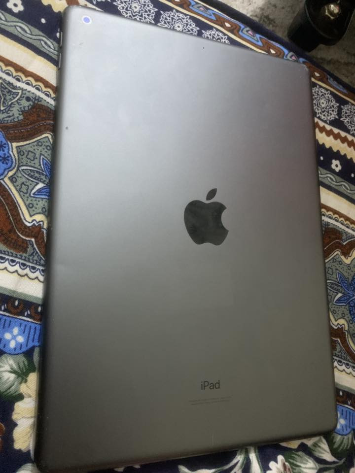 ايفون 9
ذاكره 64 جهاز حيل نضيف وكله بلاد بطاريه 70 منتهي يصرف شحن باقي جهاز كله شغال بصمه اصبح كامره امامي خلفي كل جهاز شغال شرط نموذج ام امريكي 

سعره 165 الف *********** موجود وتساب فقط
