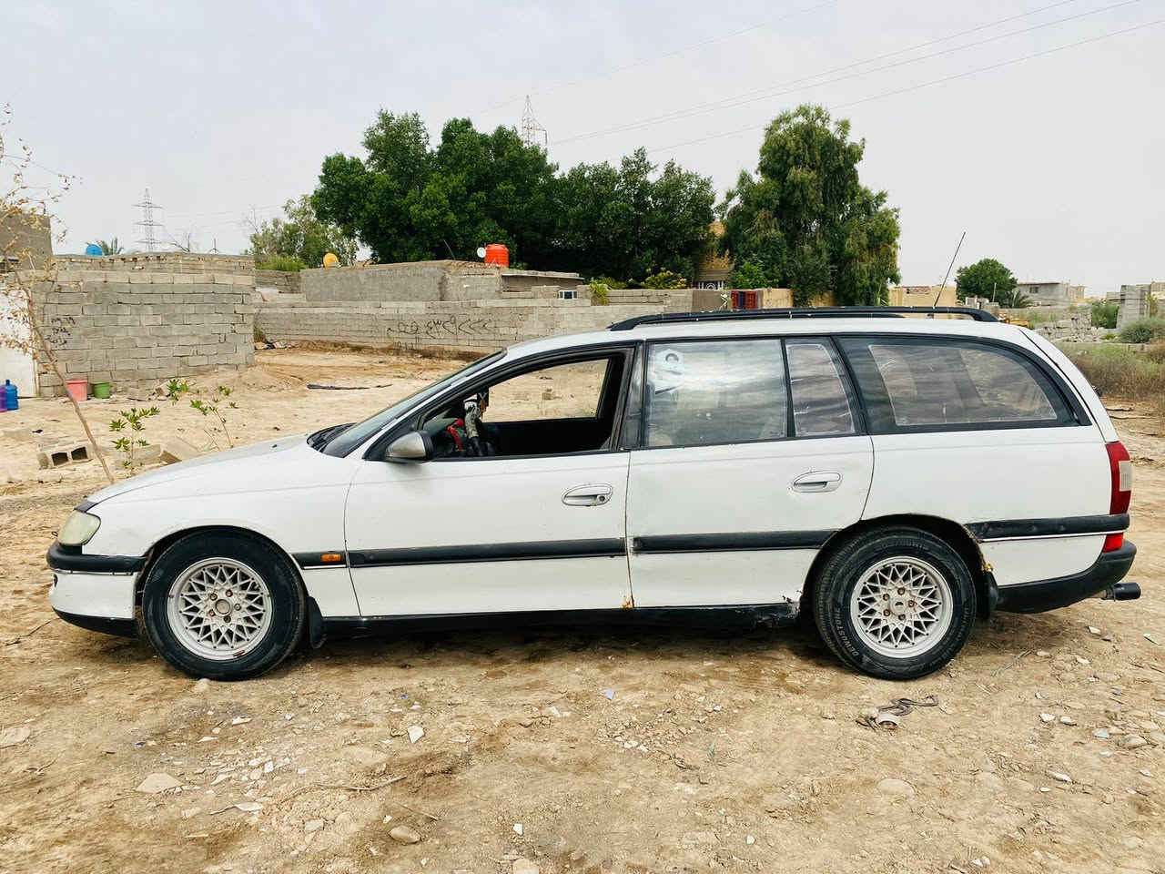 سلام عليكم اوبل1996مكينه بطه2/500 كير خير من الله حداديه اكسل تخم تاير كهربائيات كله شغال مداور ثاني يوم بسمي سياره ماعوزها شي خير من الله العنوان كوت مركز مدينه السعر28للستفسار ***********
