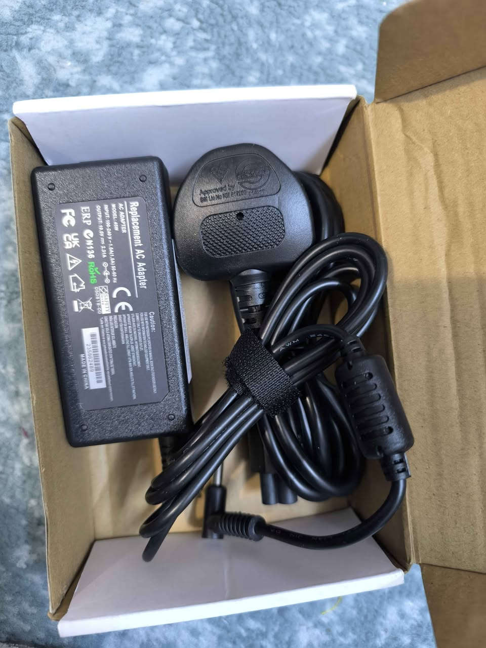 🪫 شاحنی لابتۆپ 45W 🔌 (نوێ)
💻 گونجاو بۆ زۆر لابتۆپ (HP و هاوشێوە)
⚡ توان: 45 وات
🔌 وڵتاژ: 19.5V – 2.31A
🌍 Input: 100-240V (بە هەموو وڵاتەکان کار دەکات)
🧩 سەر: گرد (ناوەوە شین)
✅ کوالێتی باش
✅ خێرا شحن دەکات
✅ گونجاو بۆ Notebook
💰 نرخ: 12,000 دینار
📦 یەک دانە بەردەستە
🚚 ناردن هەیە بۆ هەموو شوێن أربيل, العراق


**إذا كنت صاحب هذا الإعلان وتريد حذفه لأي سبب، رجاءا أرسل رسالة إلى الدعم الفني**