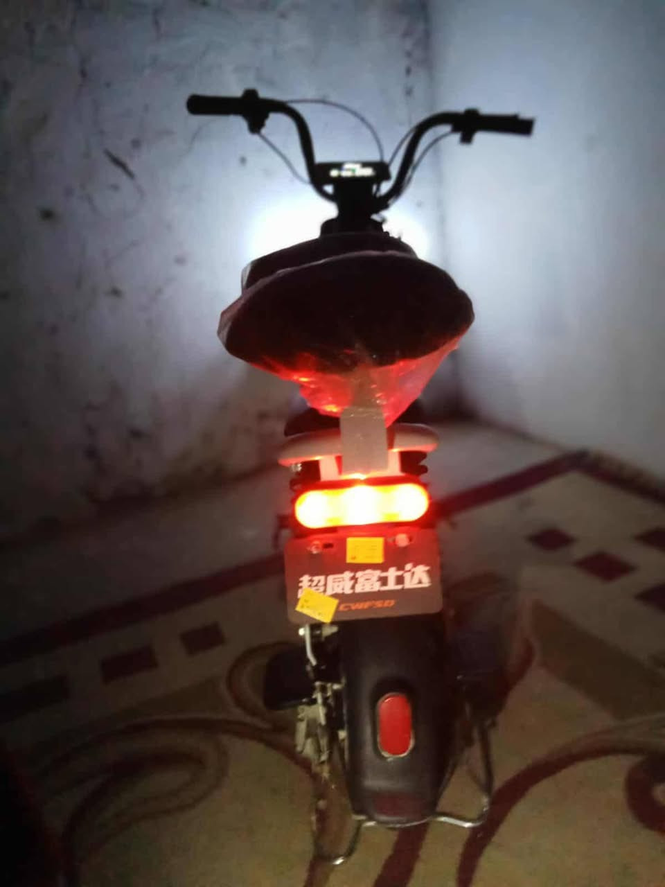 سلام عليكم دراجه شحن للبيع فول تشغيل ريمون لايت عالي ناصي دبل اشاير استعمال قليل سعر 200 وبي مجال للستفسار ***********
