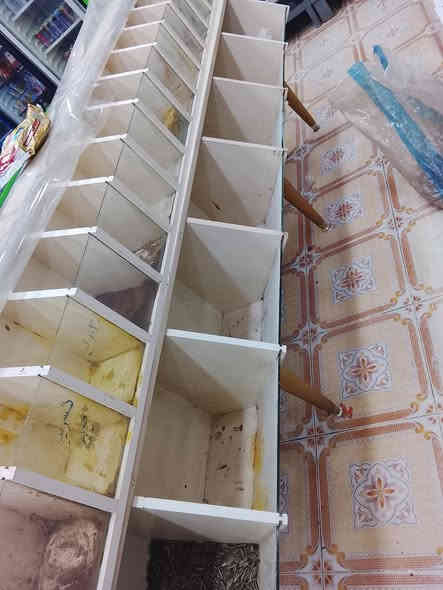 سلام عليكم شباب 
ميز مال جرزات او بهارات كلش نضيف مال اسواق لبيع رقم موبايل *********** مكاني كركوك
