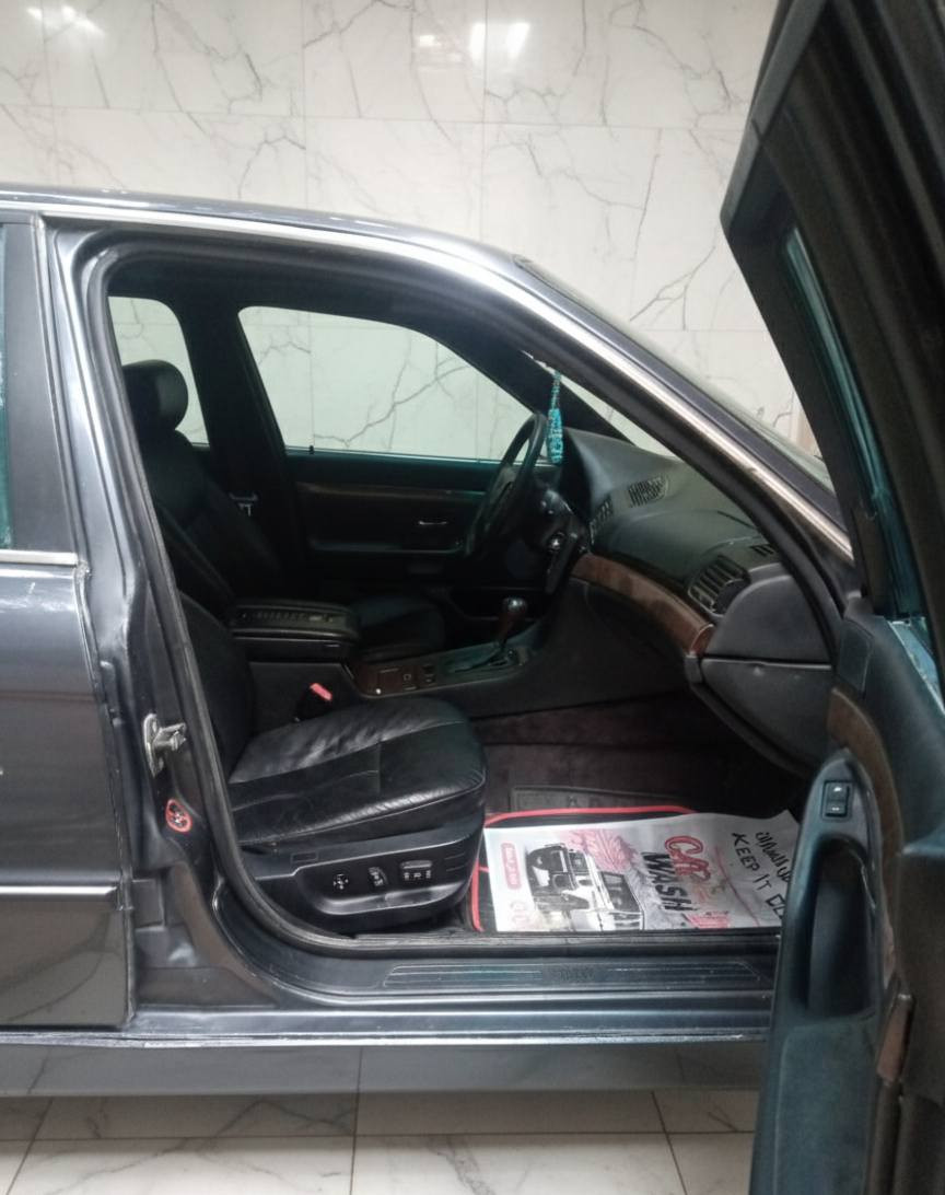 السلام عليكم بي ام كاسحة حجمها 728) 6 سلندر تك فانوس المرغوب الموديل 96 محدثة 2000 سيارة جاهزة صدر خلفي امامي جديد كشنات كهرباء سلايت روف جام كهرباء صندوق شفط مُري كهرباء شاشة كامرة رقم بغداد دولي بأسمي للبيع فقط  السعر 88♕ ***********
