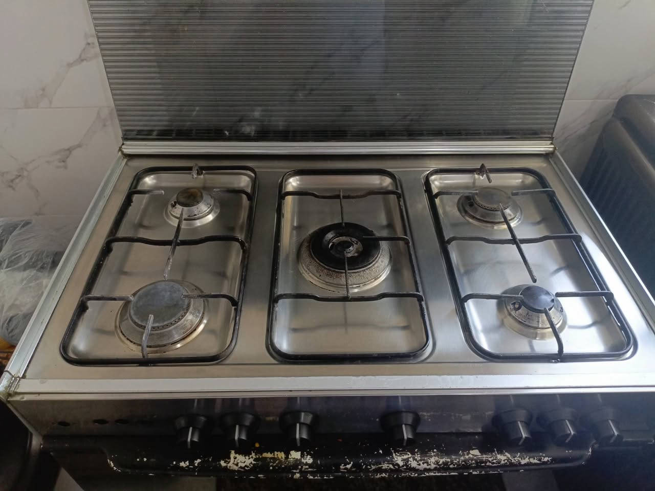 السلام عليكم طباخ كريازي مصري للبيع شغال كامل 
السعر 175 وبي مجال 
***********
