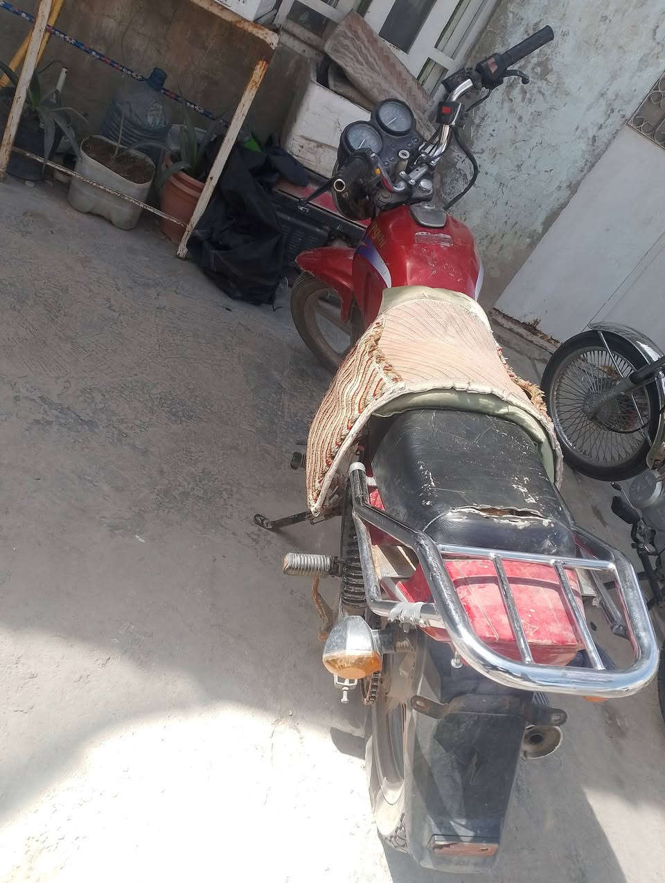 السلام عليكم دراجه عضم سعره 250وبيه مجال***********
