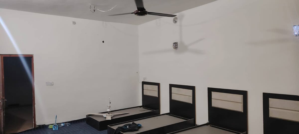 بيت 200م طابقين للبيع يبعد عن الامام الحسين كيلو ونص المعملچي فرع دواجن النورين شركه ميزو سابقا
سند 25 كامل الخدمات مي مجاري كهرباء بناء كونكريت مسلح 
يحتوي على 3 غرف واستقبال وصاله ومطبخ وصحيات عدد 3 
للاستفسار ***********
